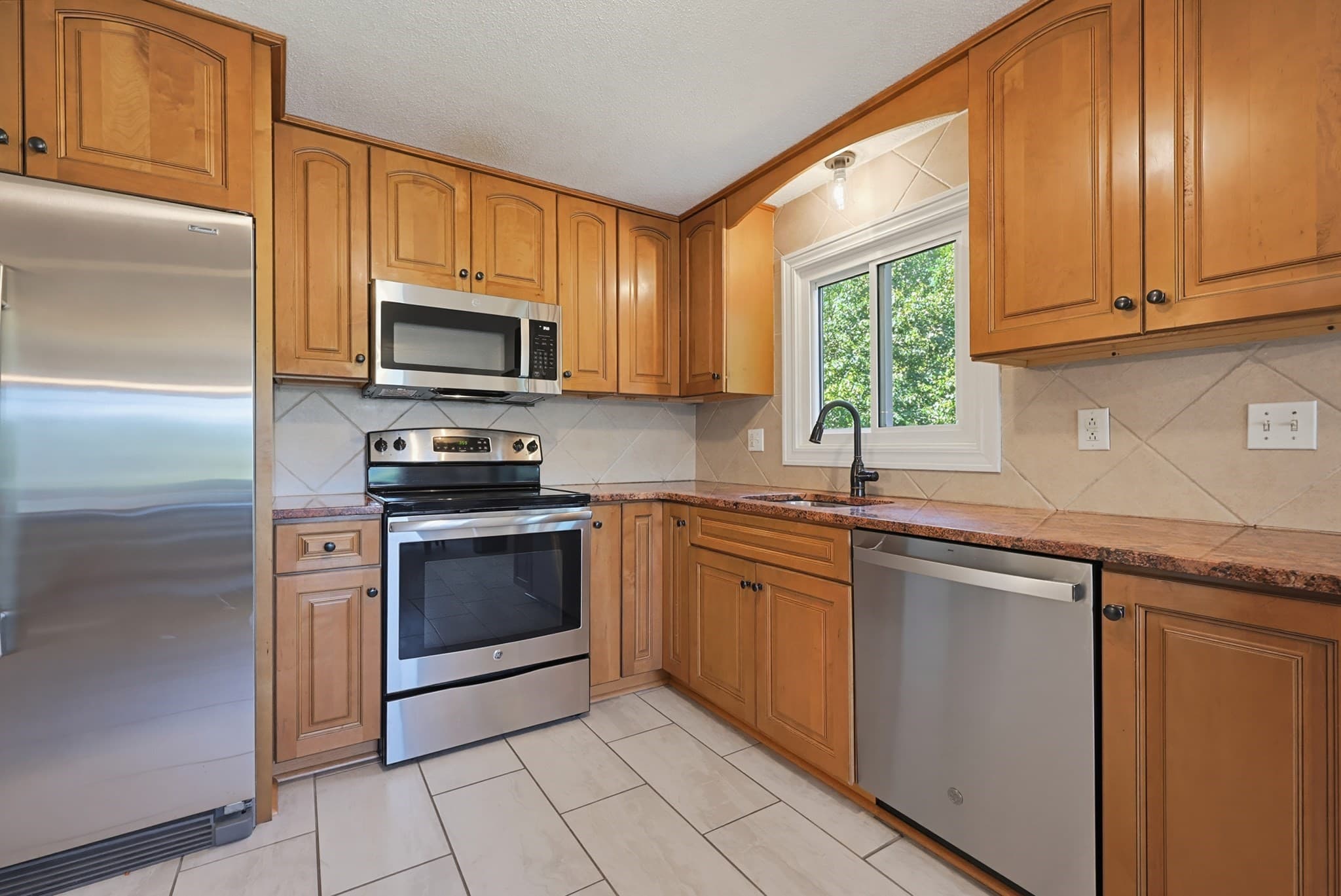 Single Family Residence at 1 Garrison Dr, Plainville MA 02762, Plainville, photo 6 of 35