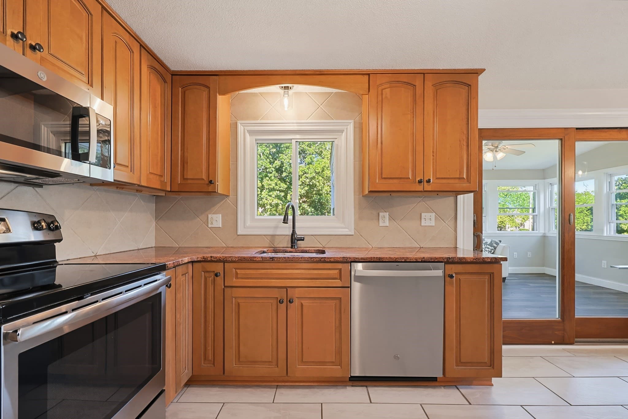 Single Family Residence at 1 Garrison Dr, Plainville MA 02762, Plainville, photo 7 of 35