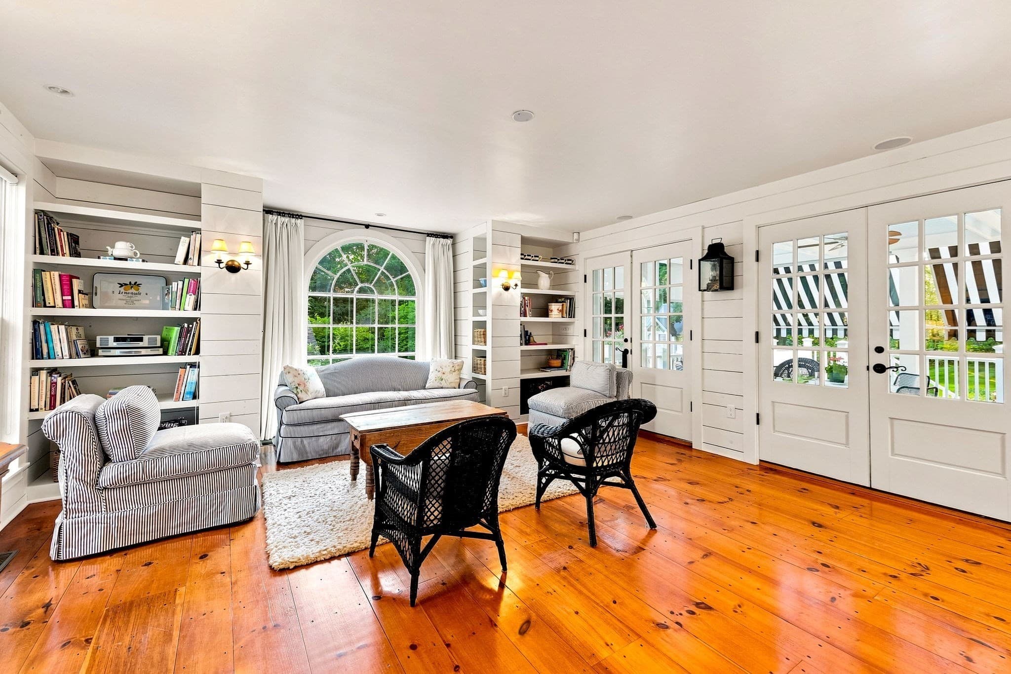 Single Family Residence at 81 Central St, Andover MA 01810, photo 10 of 36