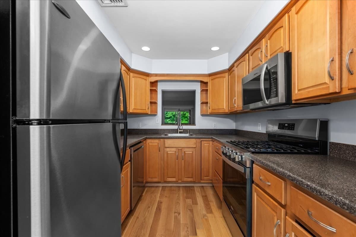 Condominium at 4 Mayberry Dr, Westborough MA 01581, Westborough, photo 3 of 40