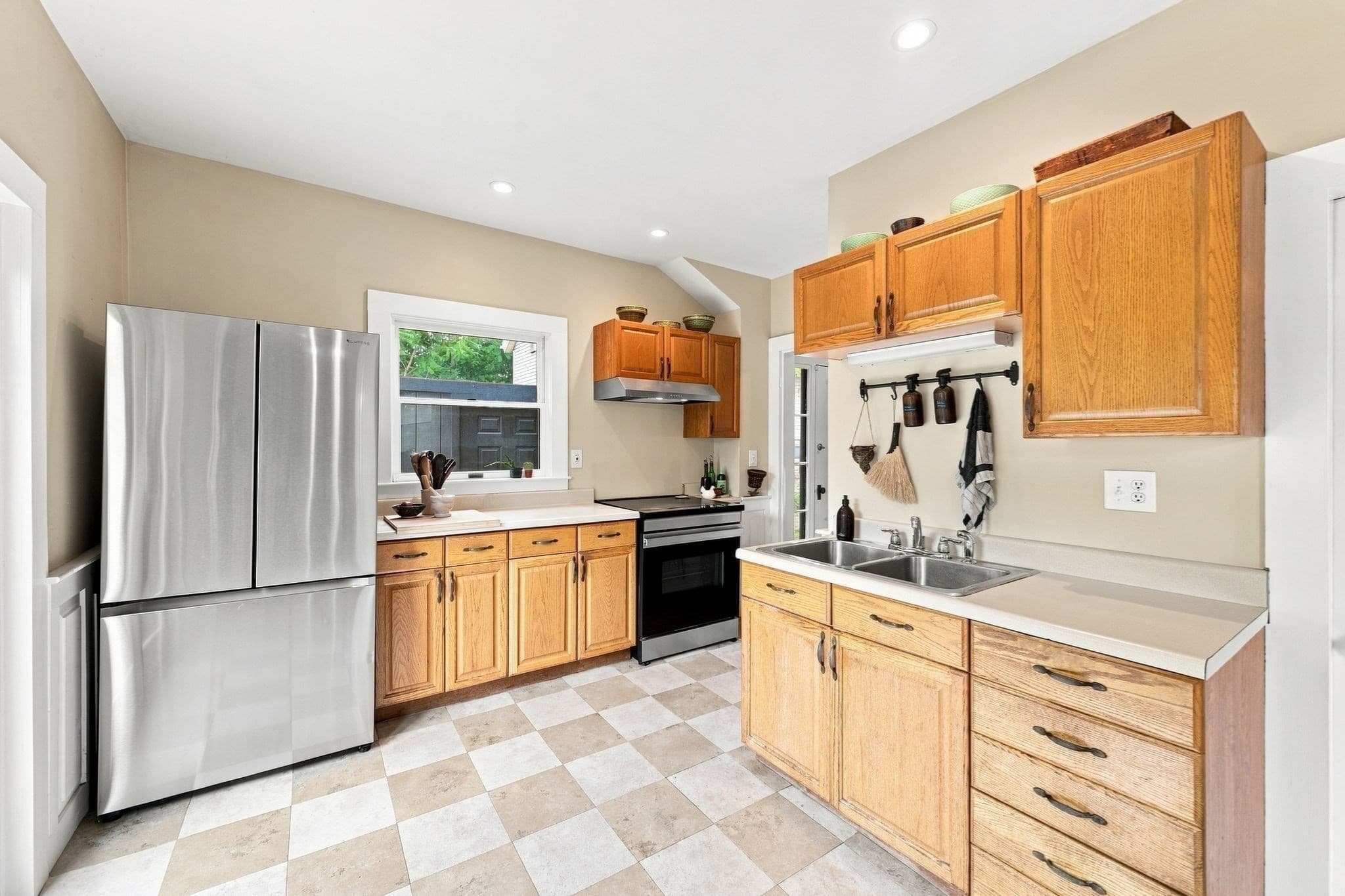 Single Family Residence at 13 Phillips St, Salem MA 01970, Salem, photo 13 of 41