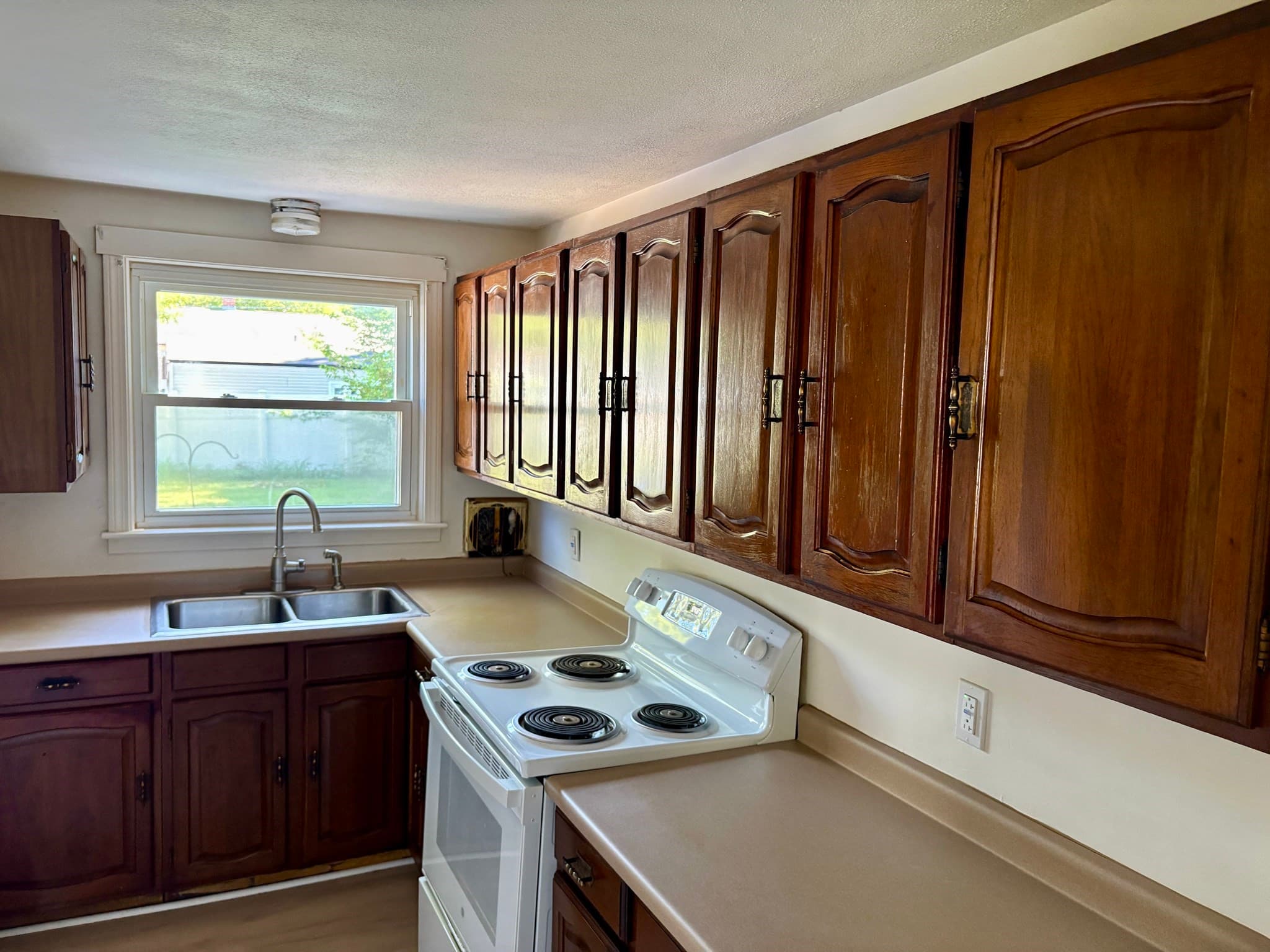 Single Family Residence at 85 Talmadge Dr, Springfield MA 01118, Springfield, photo 9 of 22