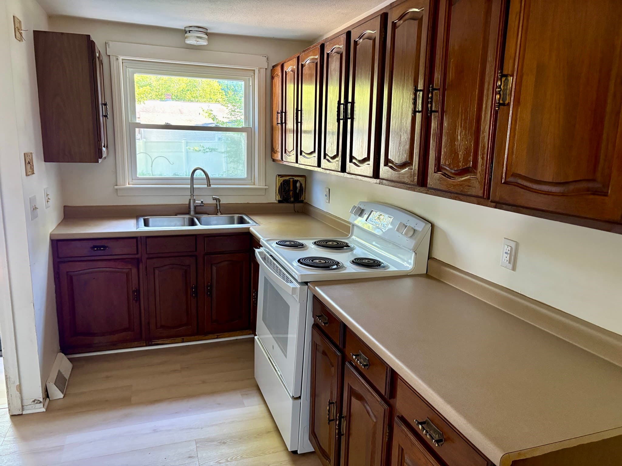 Single Family Residence at 85 Talmadge Dr, Springfield MA 01118, Springfield, photo 10 of 22