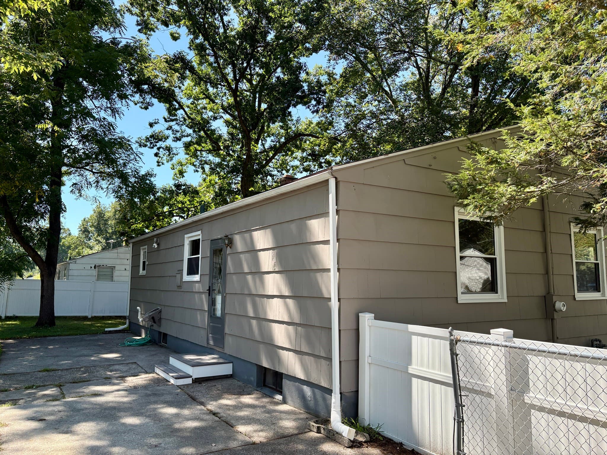 Single Family Residence at 85 Talmadge Dr, Springfield MA 01118, Springfield, photo 4 of 22