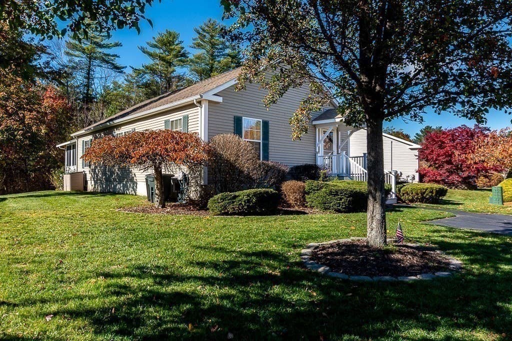Single Family Residence at 21 Hemlock Dr, Bridgewater MA 02324, Bridgewater, photo 4 of 22