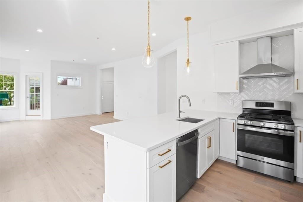 3 Family at 197 Vine St, Everett MA 02149, Everett, photo 8 of 18