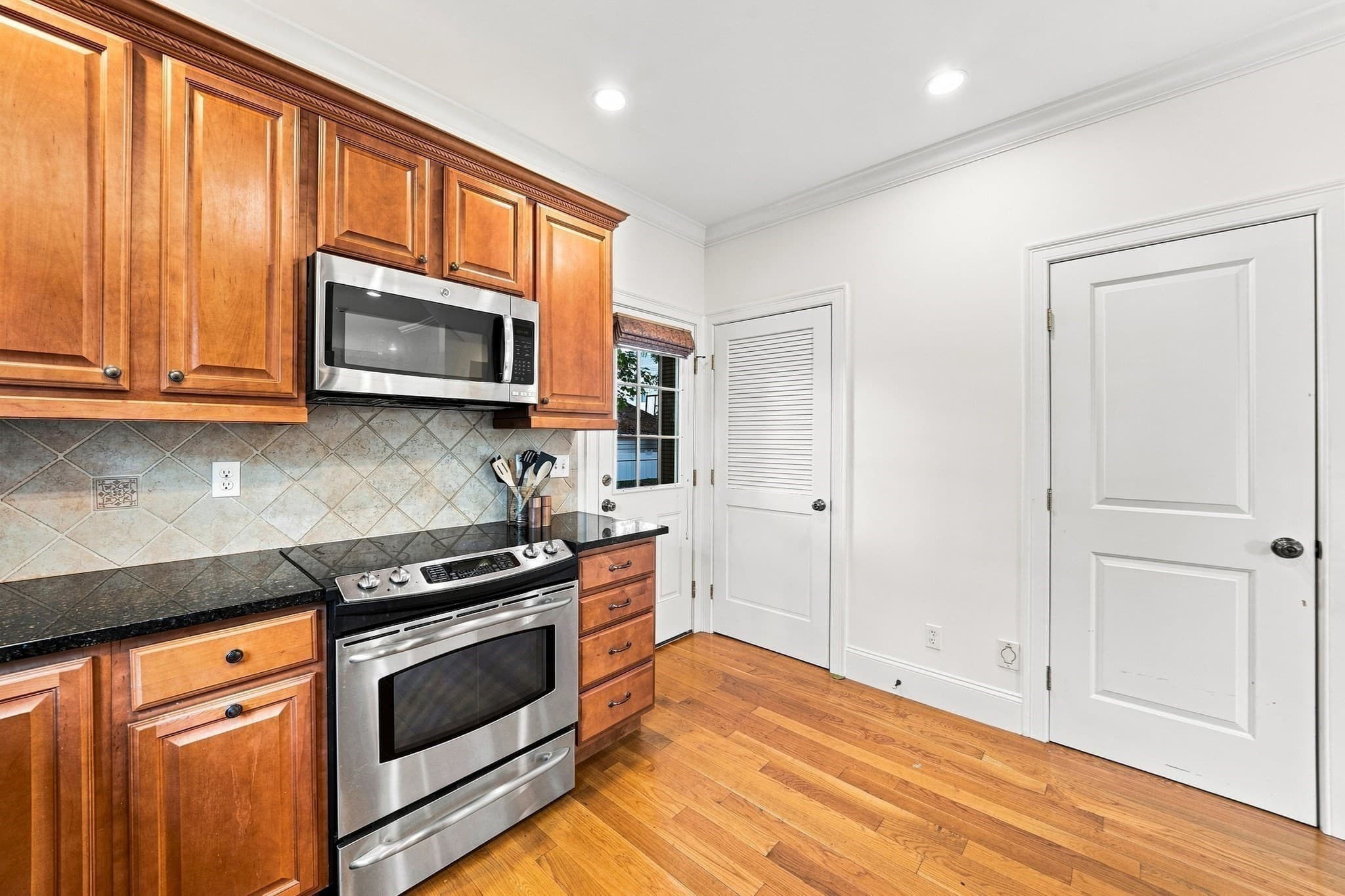 Condominium at 426 Main St # 1, Waltham MA 02452, photo 10 of 34