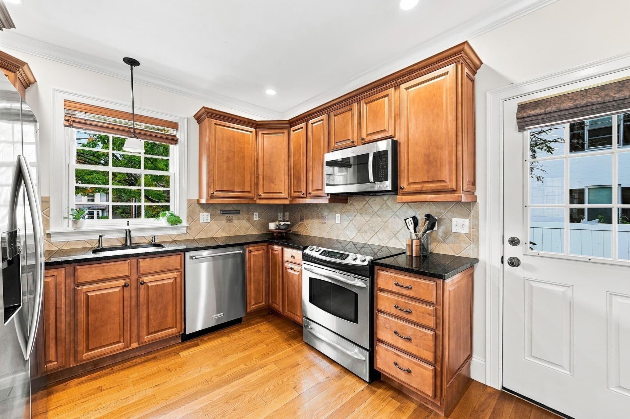 Condominium at 426 Main St # 1, Waltham MA 02452, photo 8 of 34