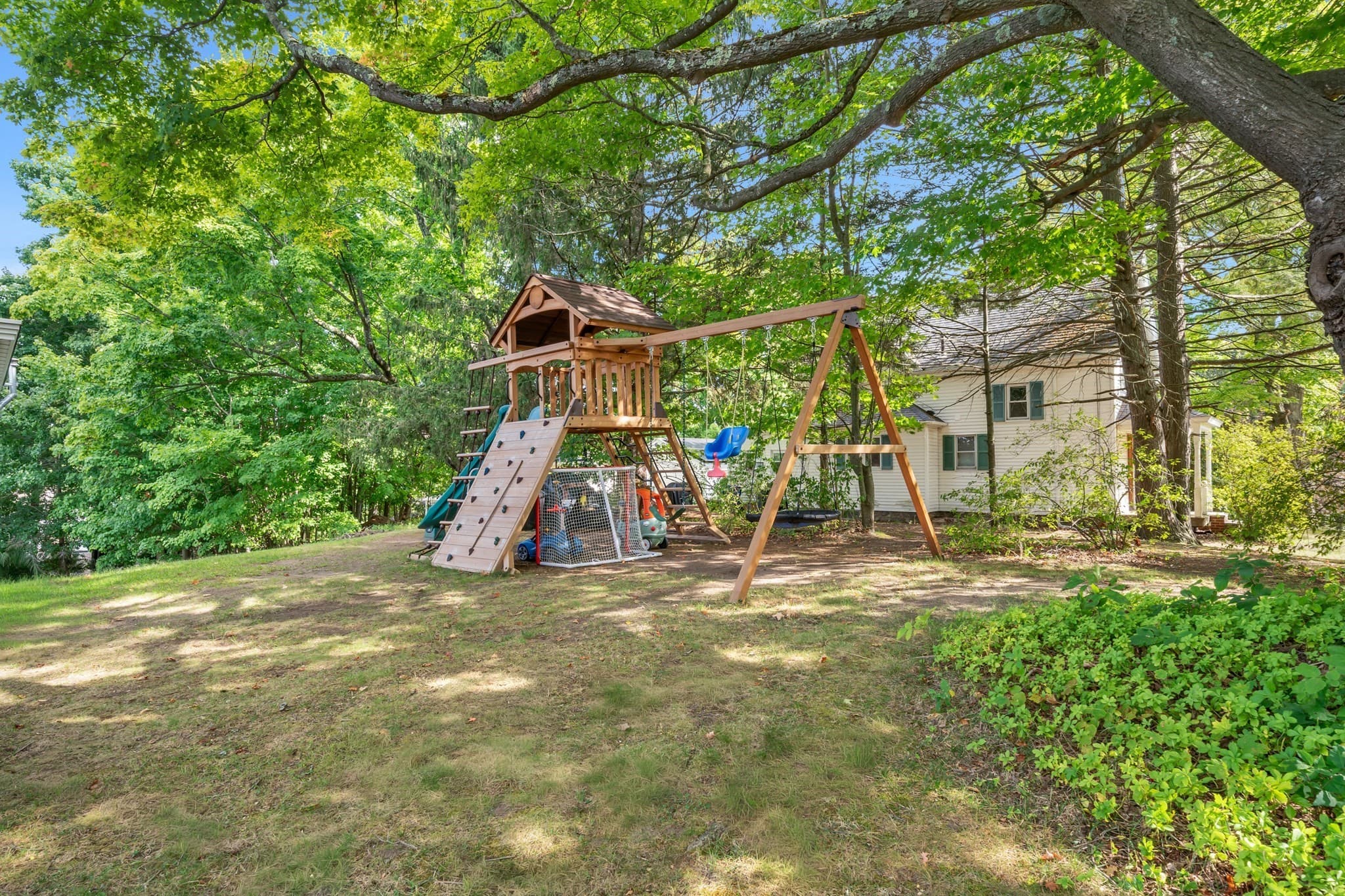 Single Family Residence at 155 Forest St, Haverhill MA 01832, Haverhill, photo 36 of 39