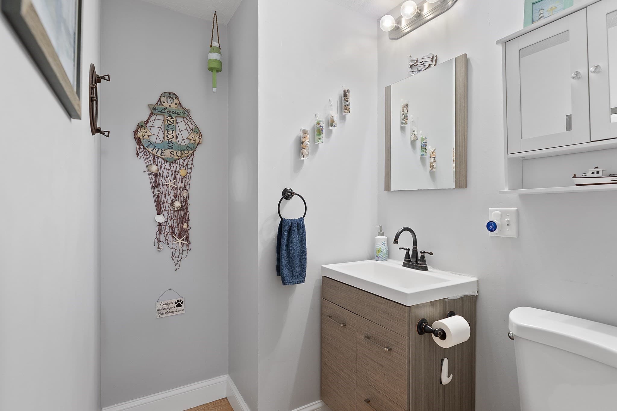 Single Family Residence at 10 Windsor Ave, Lynn MA 01902, Lynn, photo 13 of 32