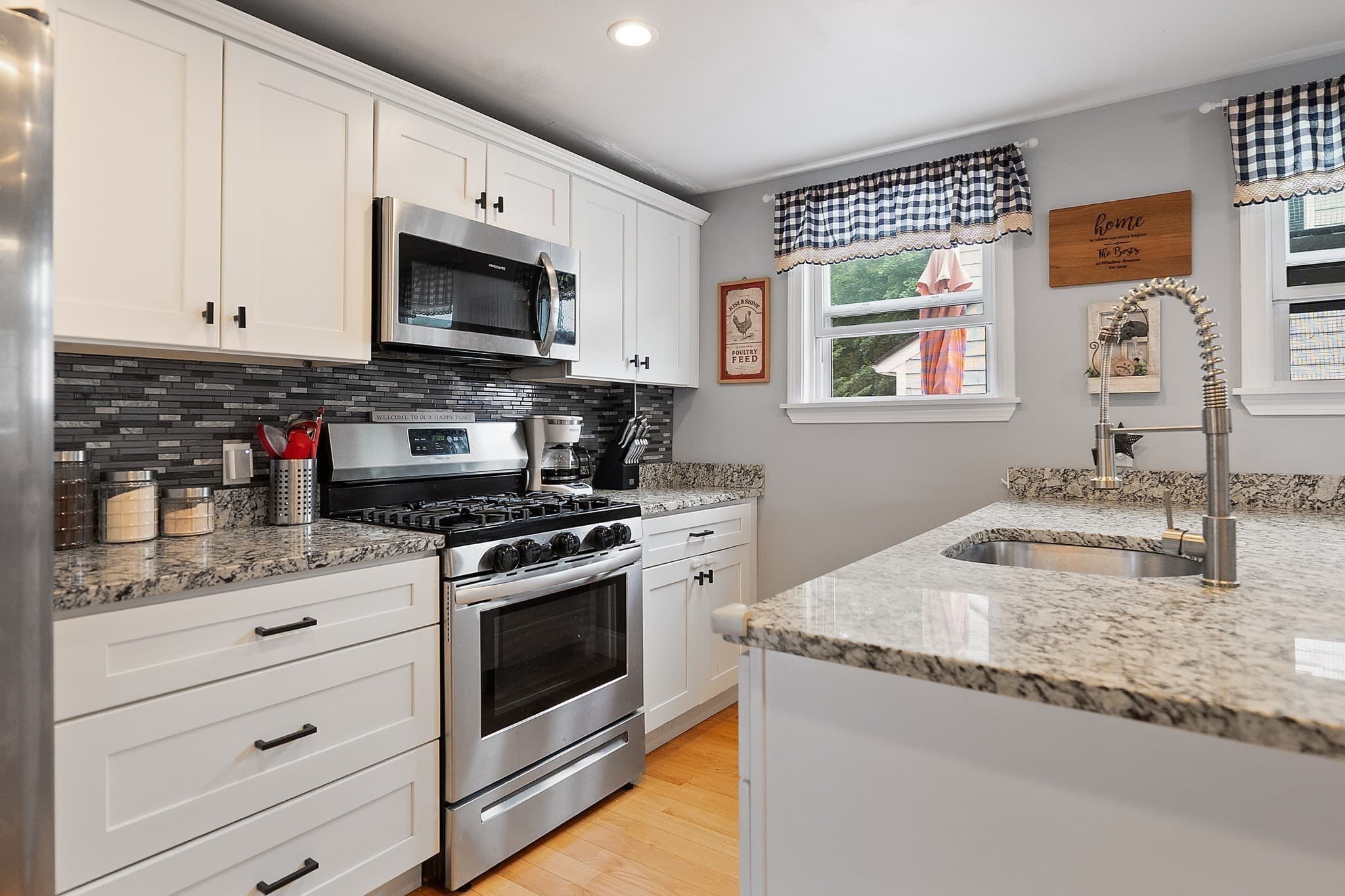 Single Family Residence at 10 Windsor Ave, Lynn MA 01902, Lynn, photo 7 of 32