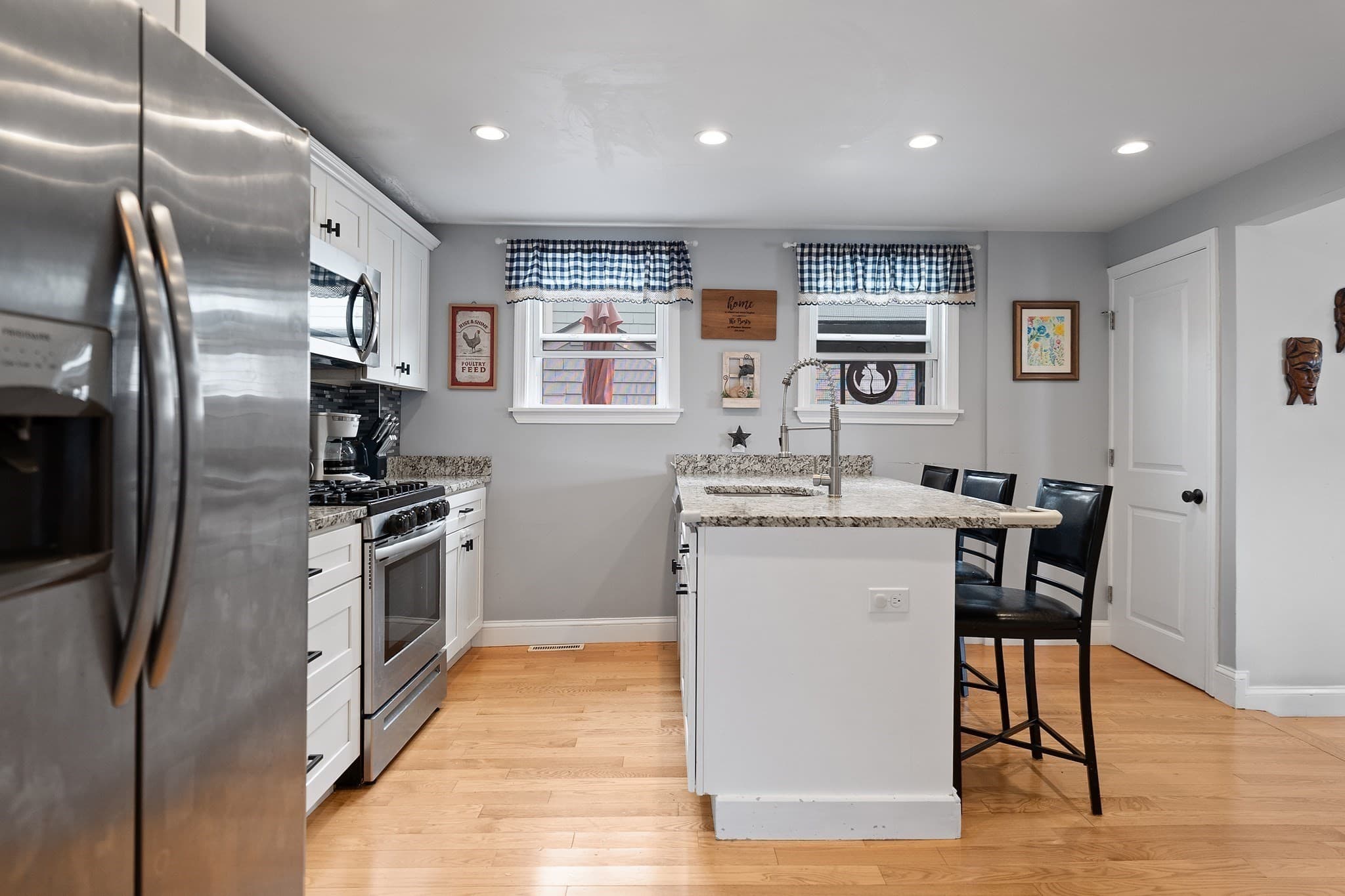 Single Family Residence at 10 Windsor Ave, Lynn MA 01902, Lynn, photo 9 of 32