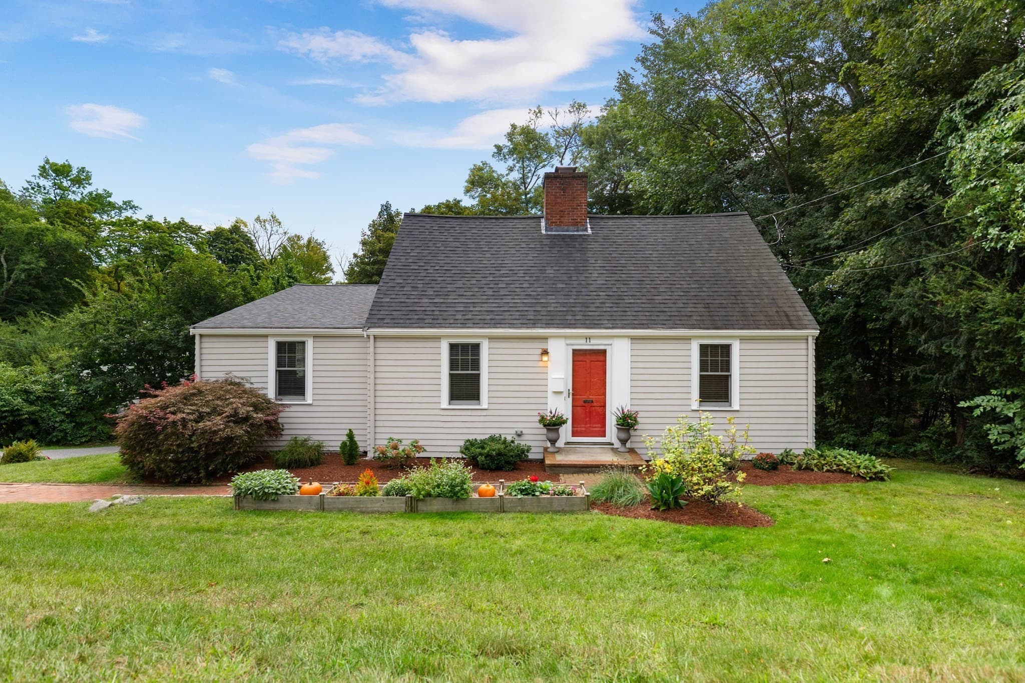 11 Stratham Rd, Lexington MA 02421