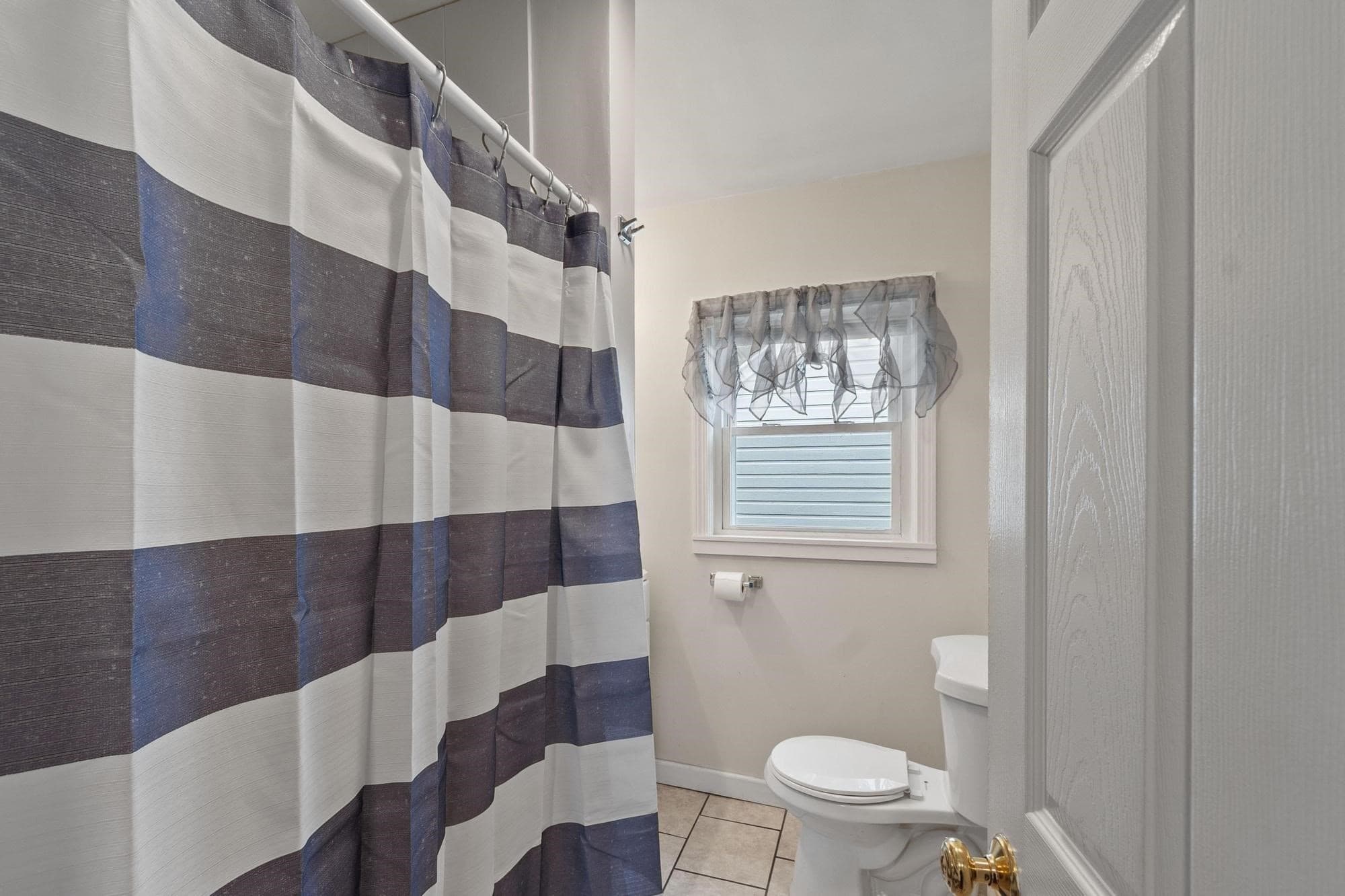 Single Family Residence at 406 Lincoln St, Fitchburg MA 01420, Fitchburg, photo 18 of 35
