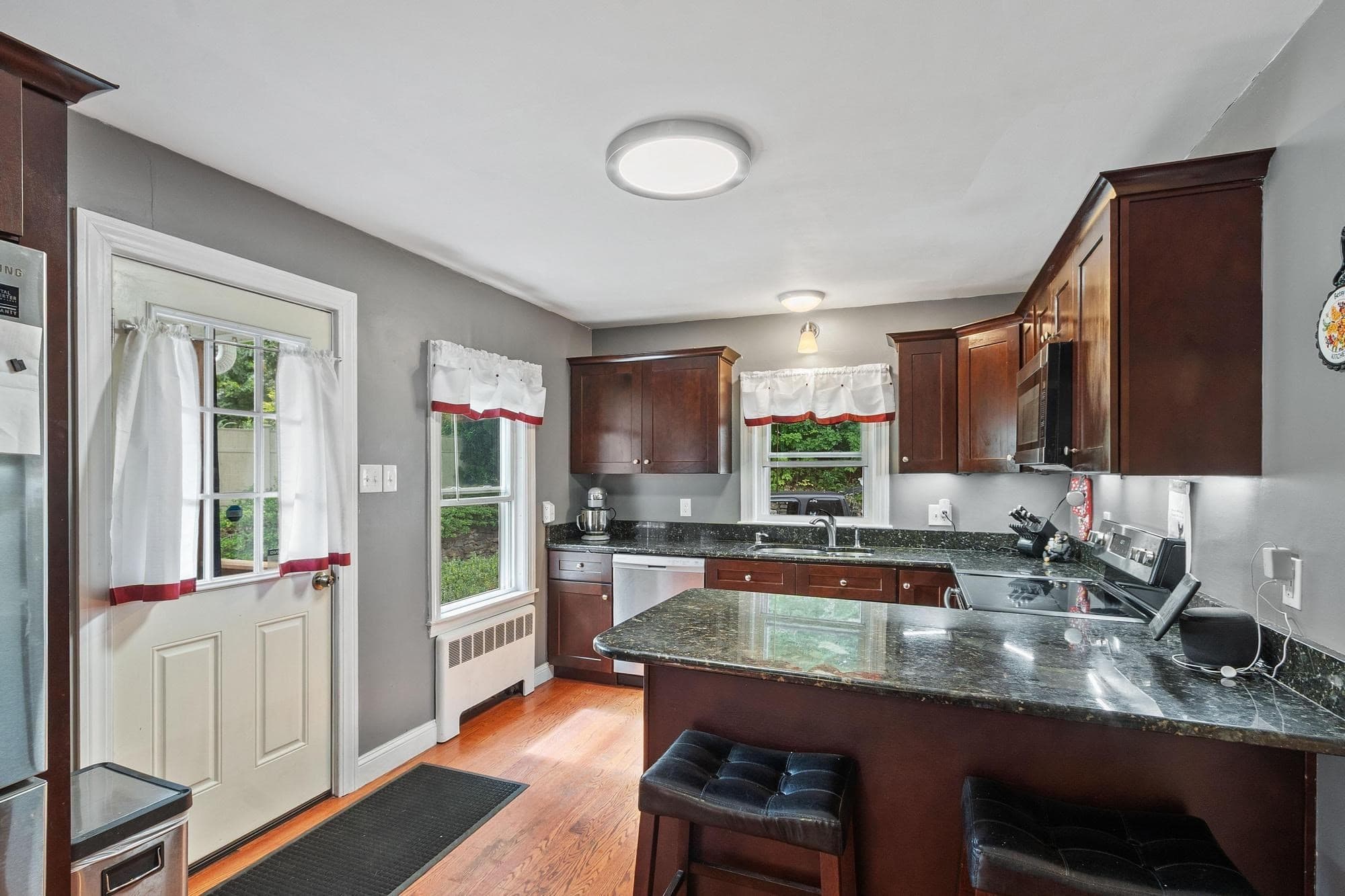 Single Family Residence at 406 Lincoln St, Fitchburg MA 01420, Fitchburg, photo 8 of 35