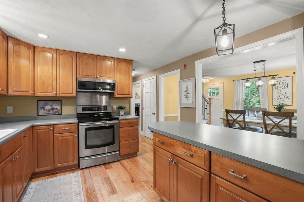 Single Family Residence at 11 Barrett, Bellingham MA 02019, Bellingham, photo 9 of 39