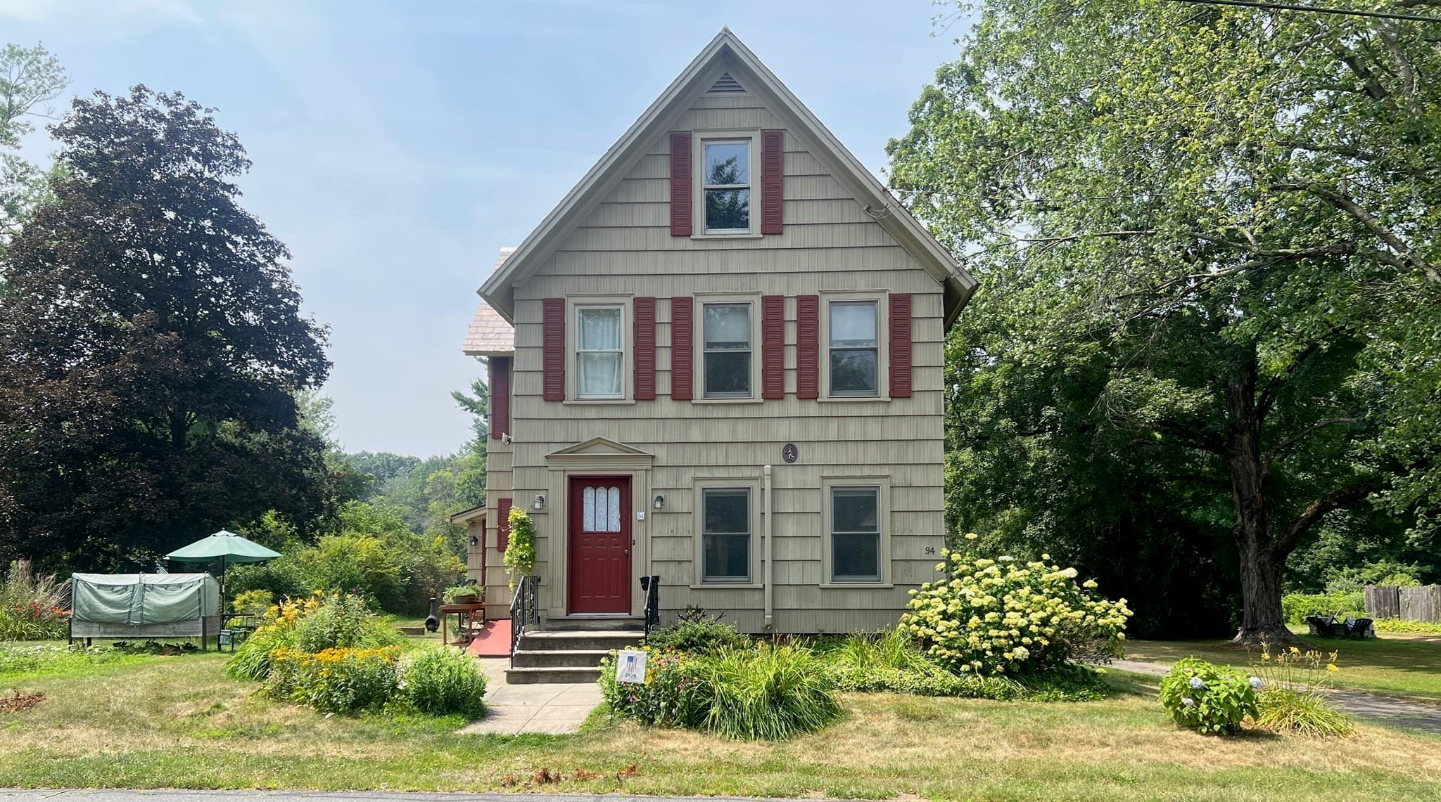 94 Meridian Street, Greenfield MA 01301