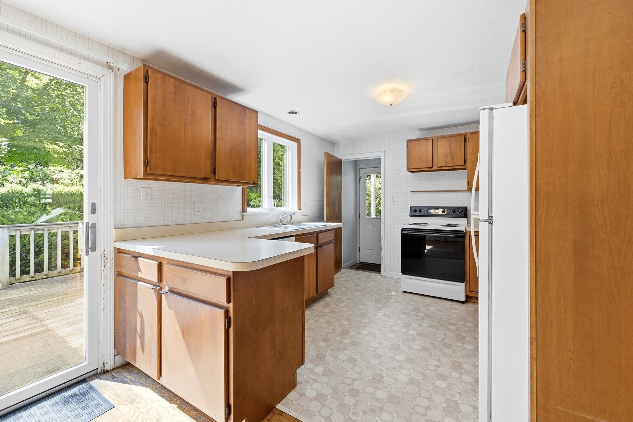 Single Family Residence at 15 Spring Ter, Shrewsbury MA 01545, Shrewsbury, photo 2 of 28