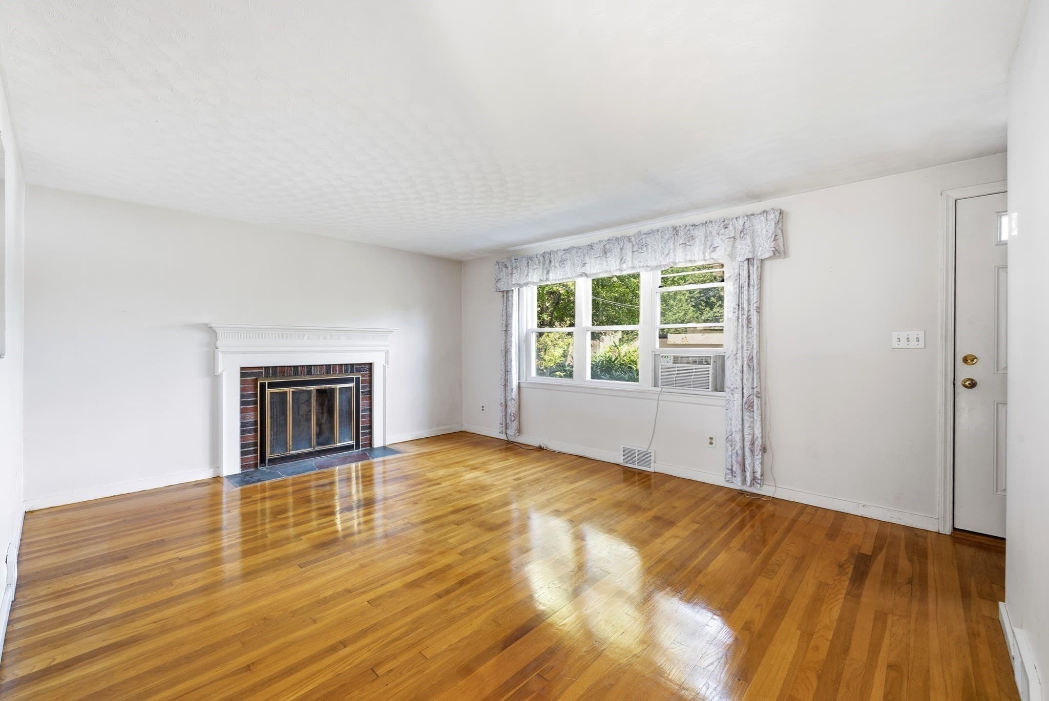 Single Family Residence at 15 Spring Ter, Shrewsbury MA 01545, Shrewsbury, photo 7 of 28