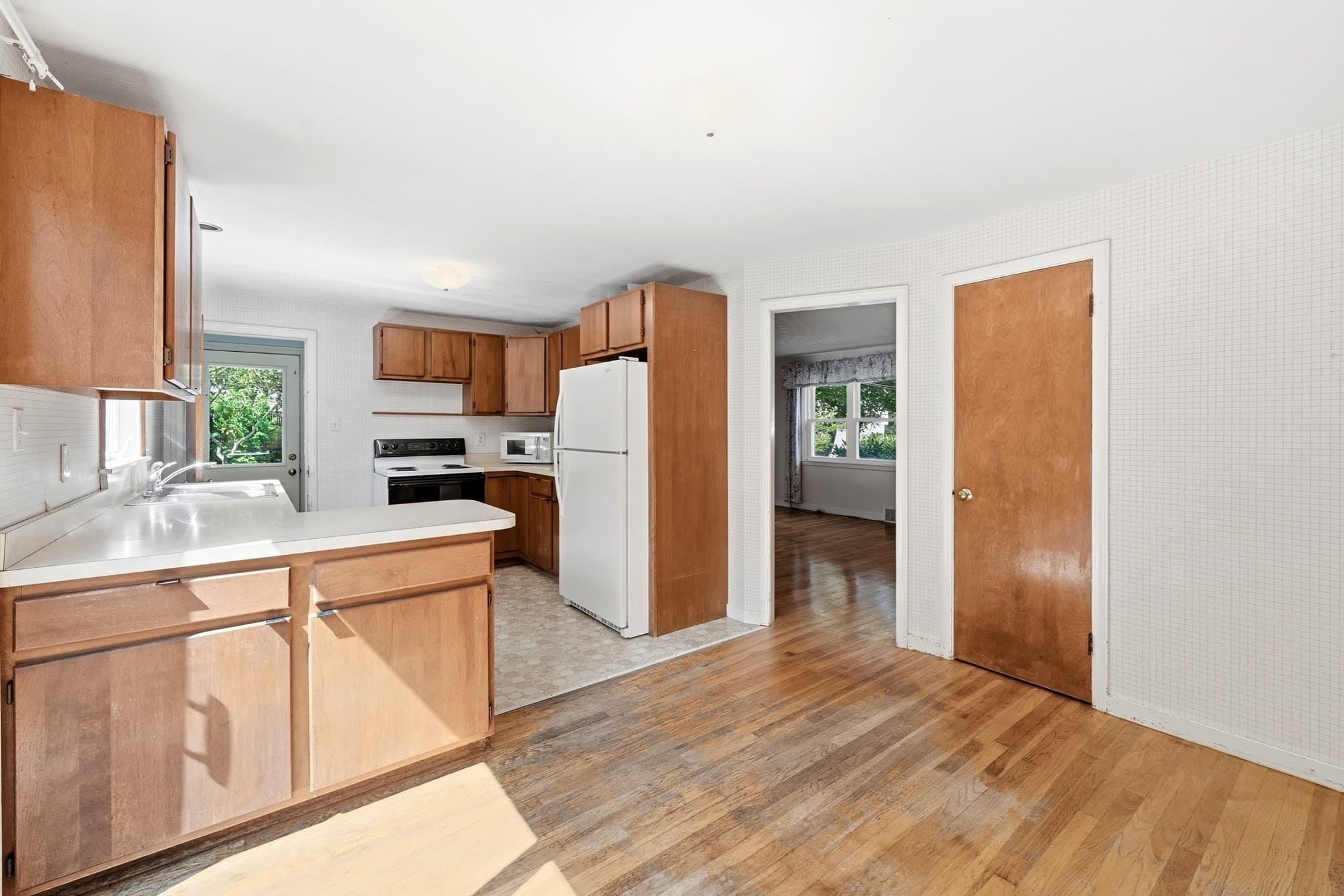 Single Family Residence at 15 Spring Ter, Shrewsbury MA 01545, Shrewsbury, photo 5 of 28