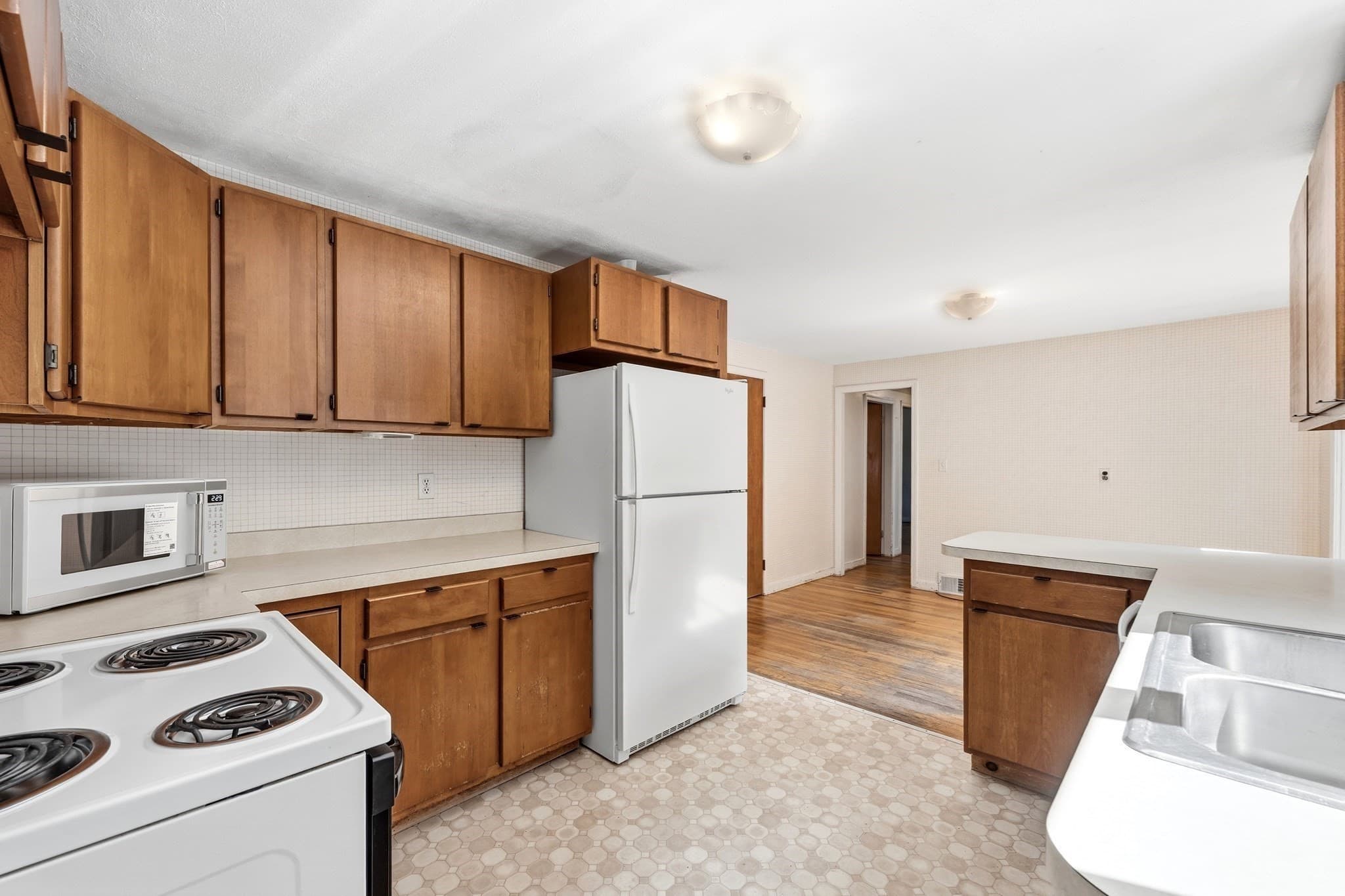 Single Family Residence at 15 Spring Ter, Shrewsbury MA 01545, Shrewsbury, photo 4 of 28