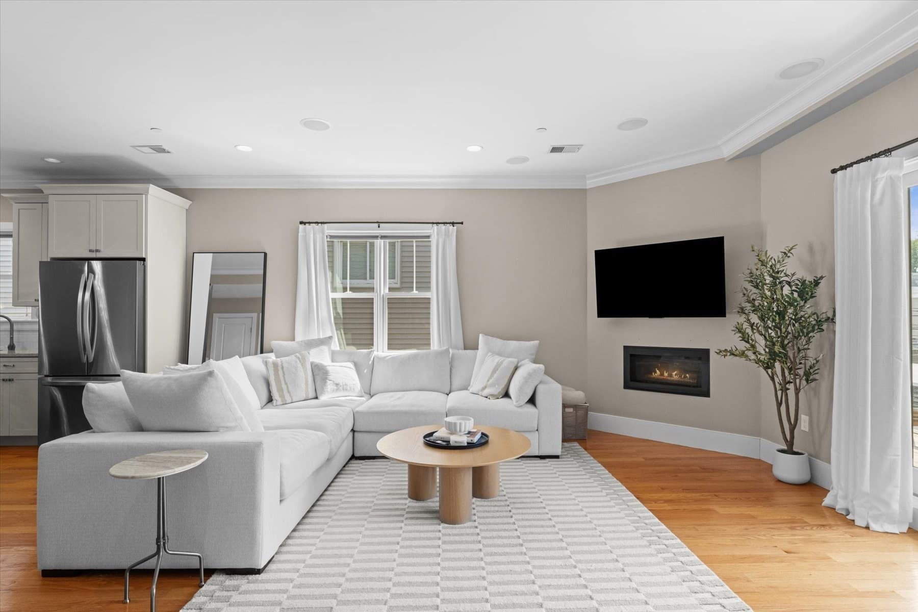 Condominium at 861 E 2nd St # 3, Boston MA 02127, photo 3 of 30