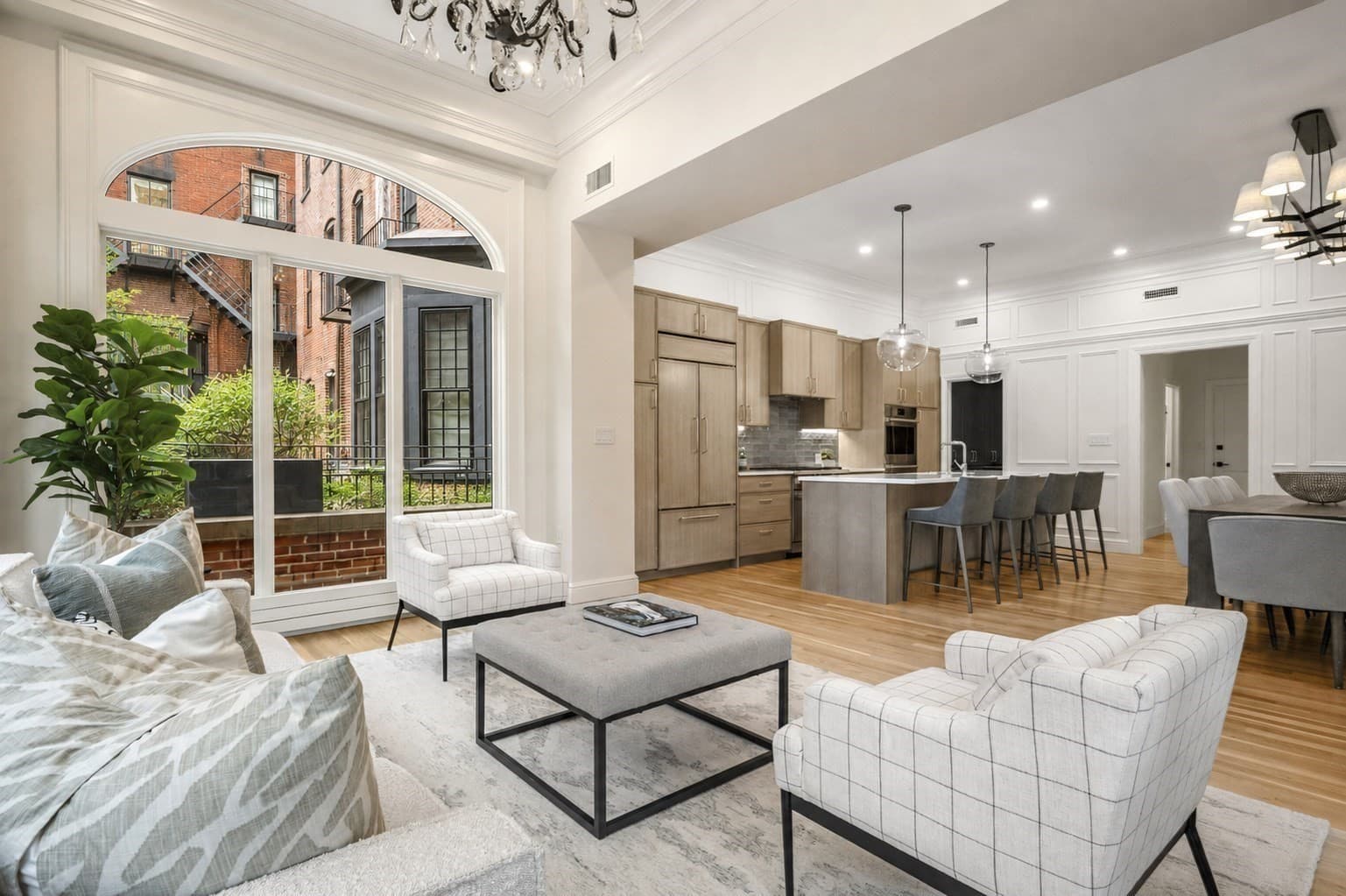 Condominium at 190 A Marlborough St # A, Boston MA 02116, photo 4 of 24