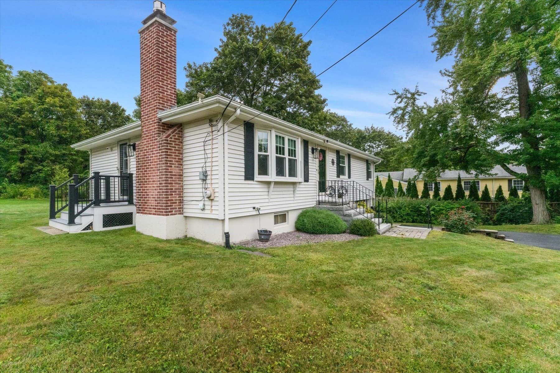 Single Family Residence at 194 Holden St, Worcester MA 01606, Worcester, photo 4 of 34