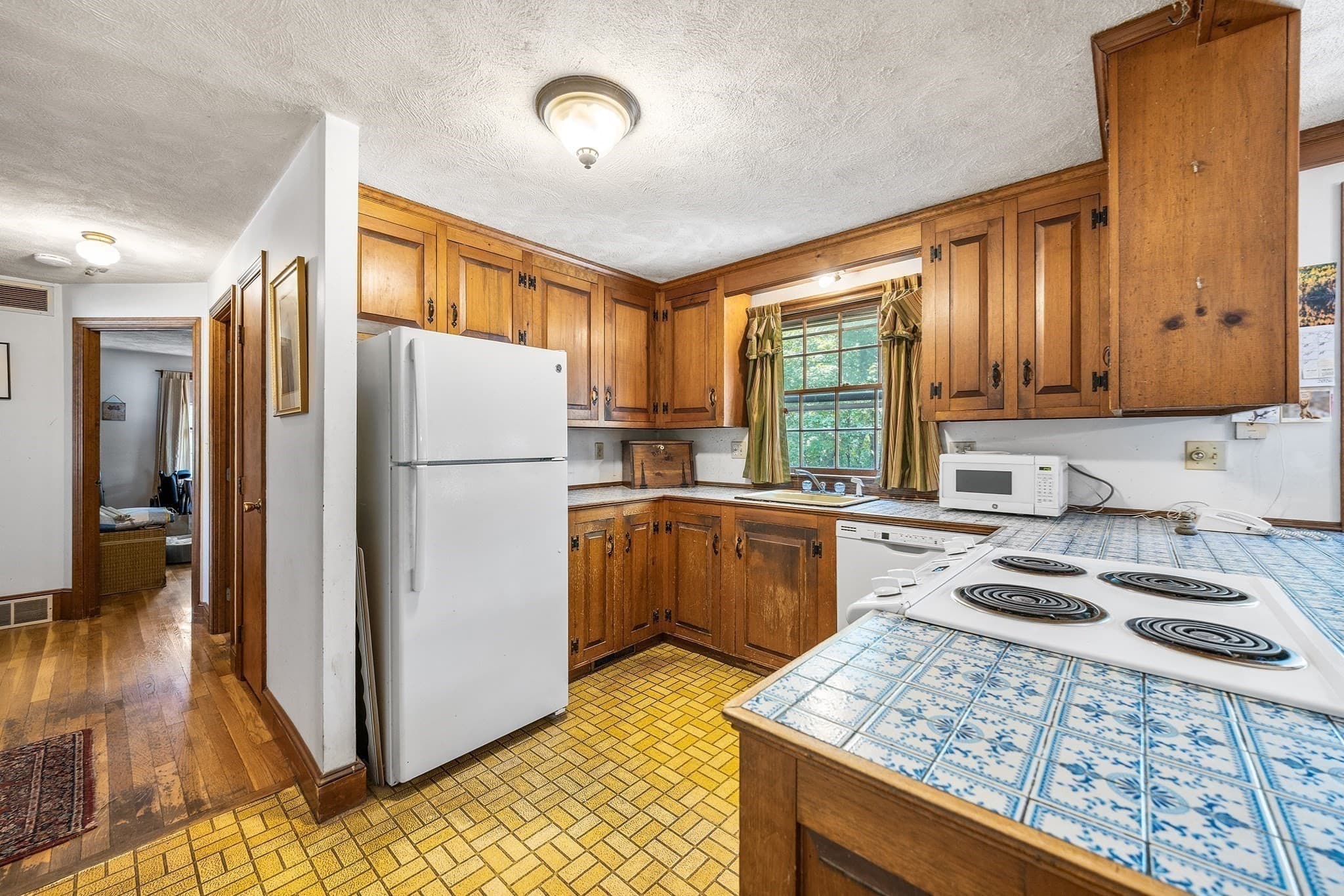 Single Family Residence at 41 Academy Ave, Weymouth MA 02189, Weymouth, photo 11 of 20