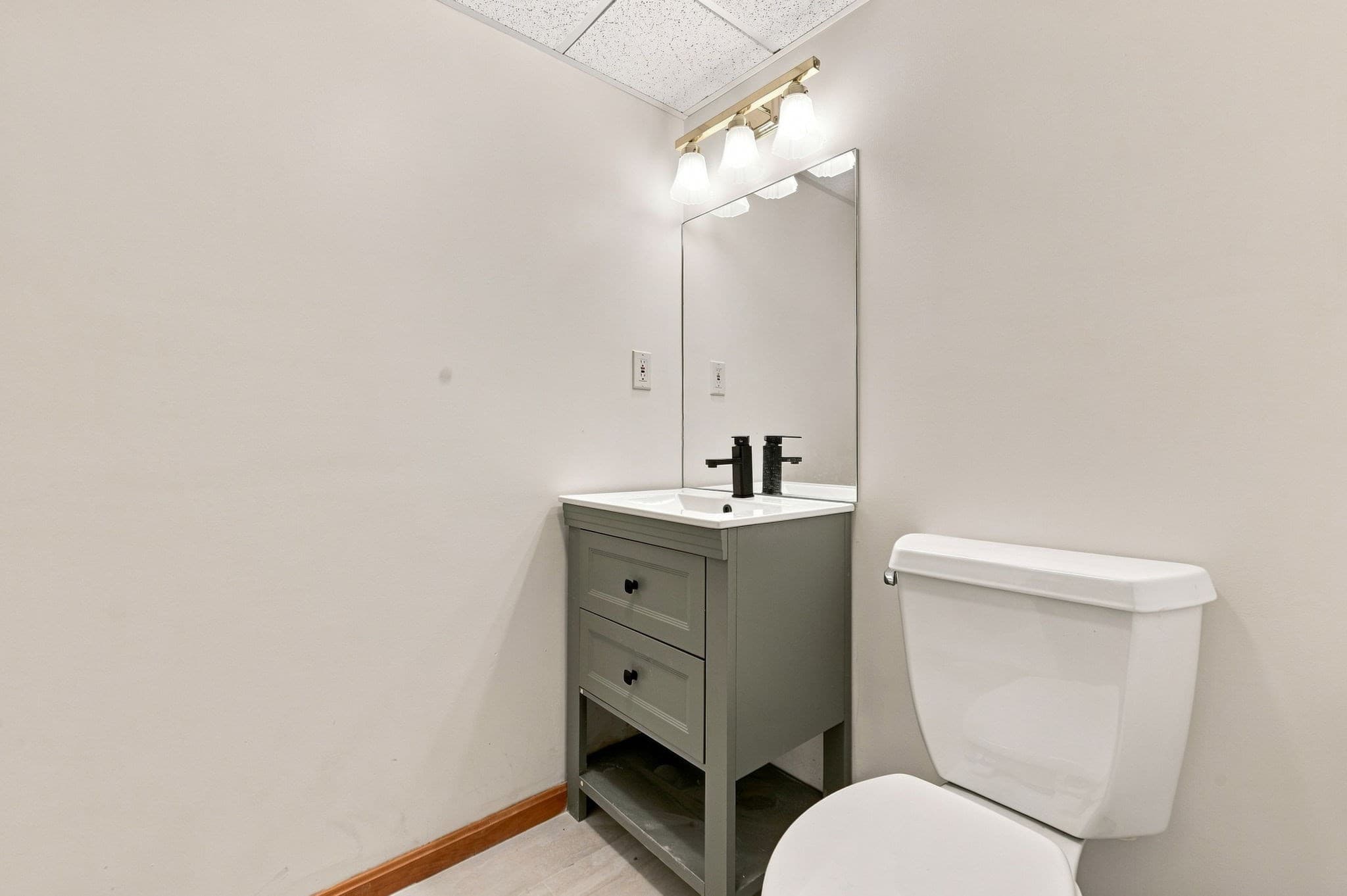 Single Family Residence at 10 Hawk Ridge Rd, Andover MA 01810, Andover, photo 17 of 27