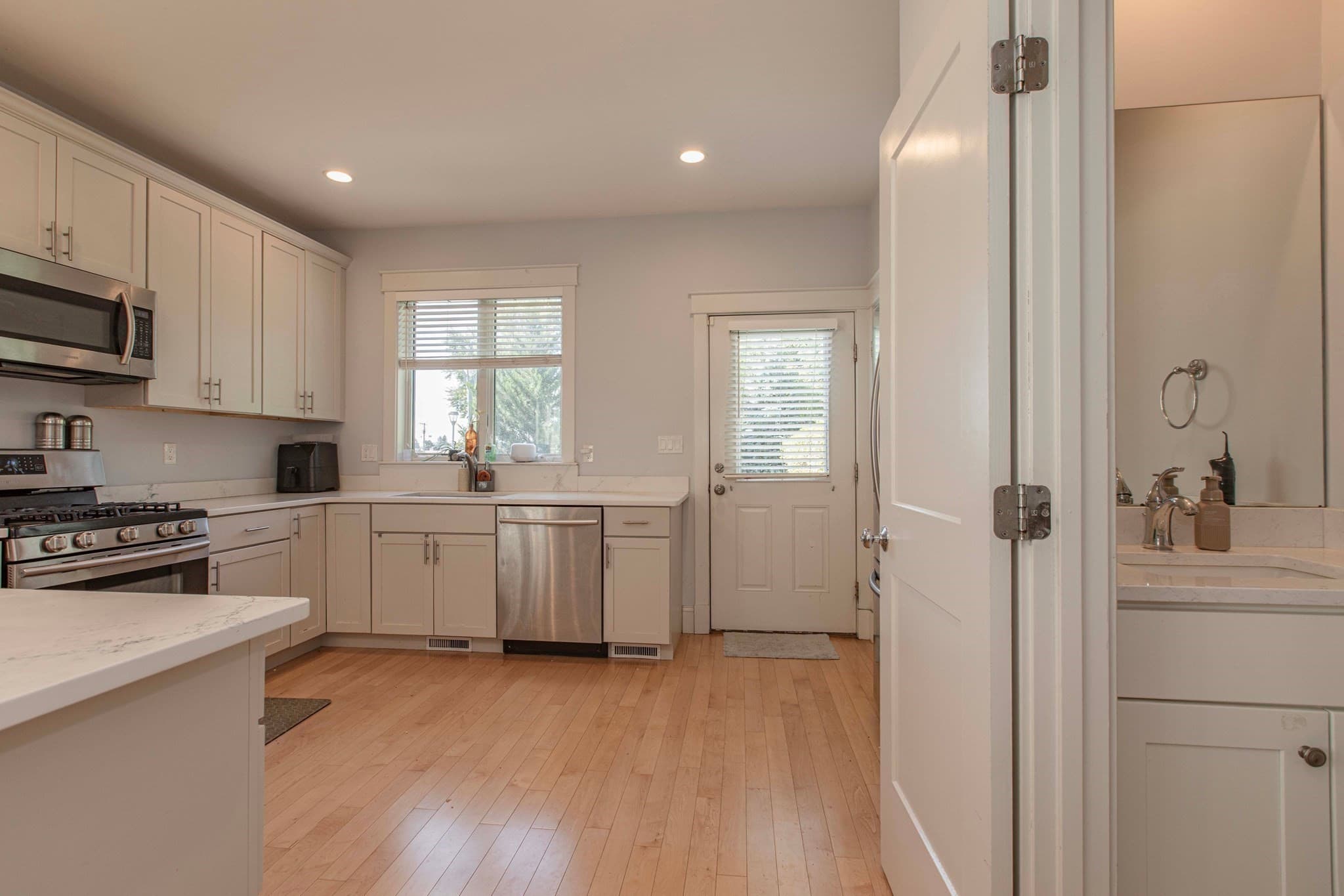 Condominium at 37 Bacon Street # 37, Watertown MA 02472, Watertown, photo 6 of 29