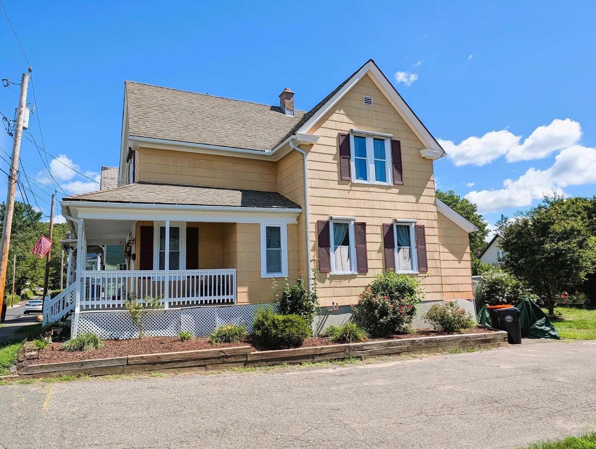 27 South Street, South Hadley MA 01075