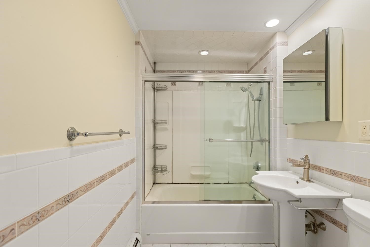Single Family Residence at 223 Linwood St, Lynn MA 01905, Lynn, photo 16 of 34