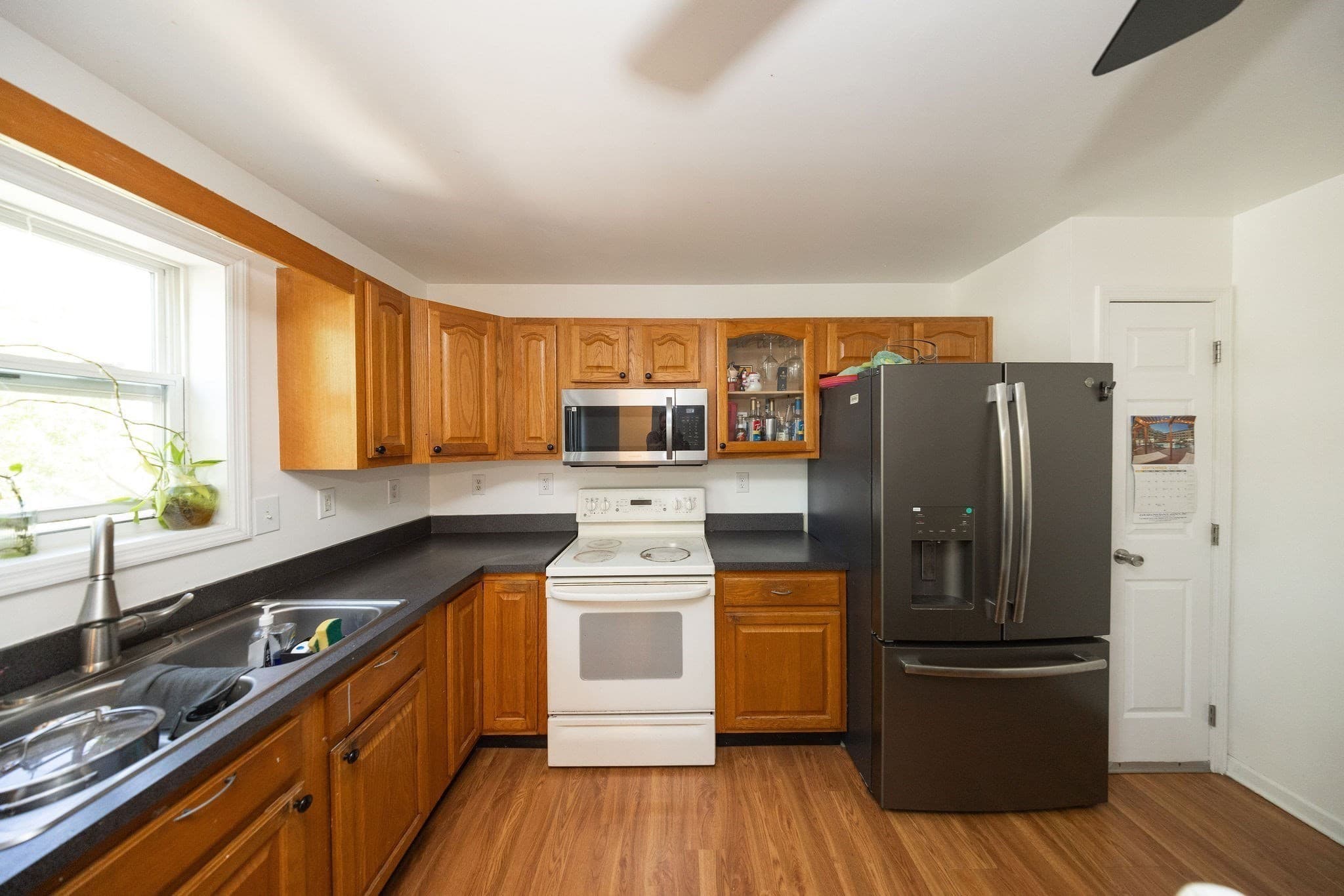Single Family Residence at 14 Sherburne Ave, Worcester MA 01606, Worcester, photo 4 of 19