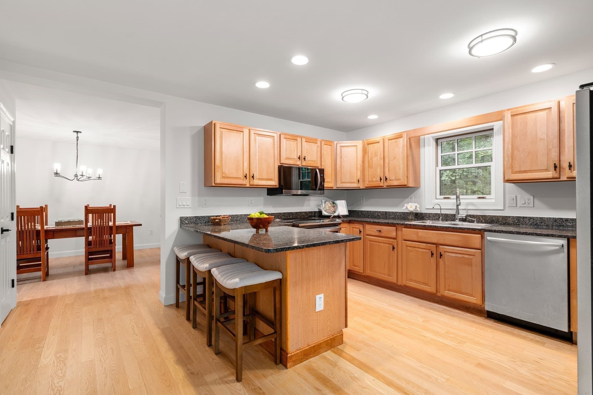 Condominium at 79 Beecher Pl # 5, Newton MA 02459, Newton, photo 5 of 30