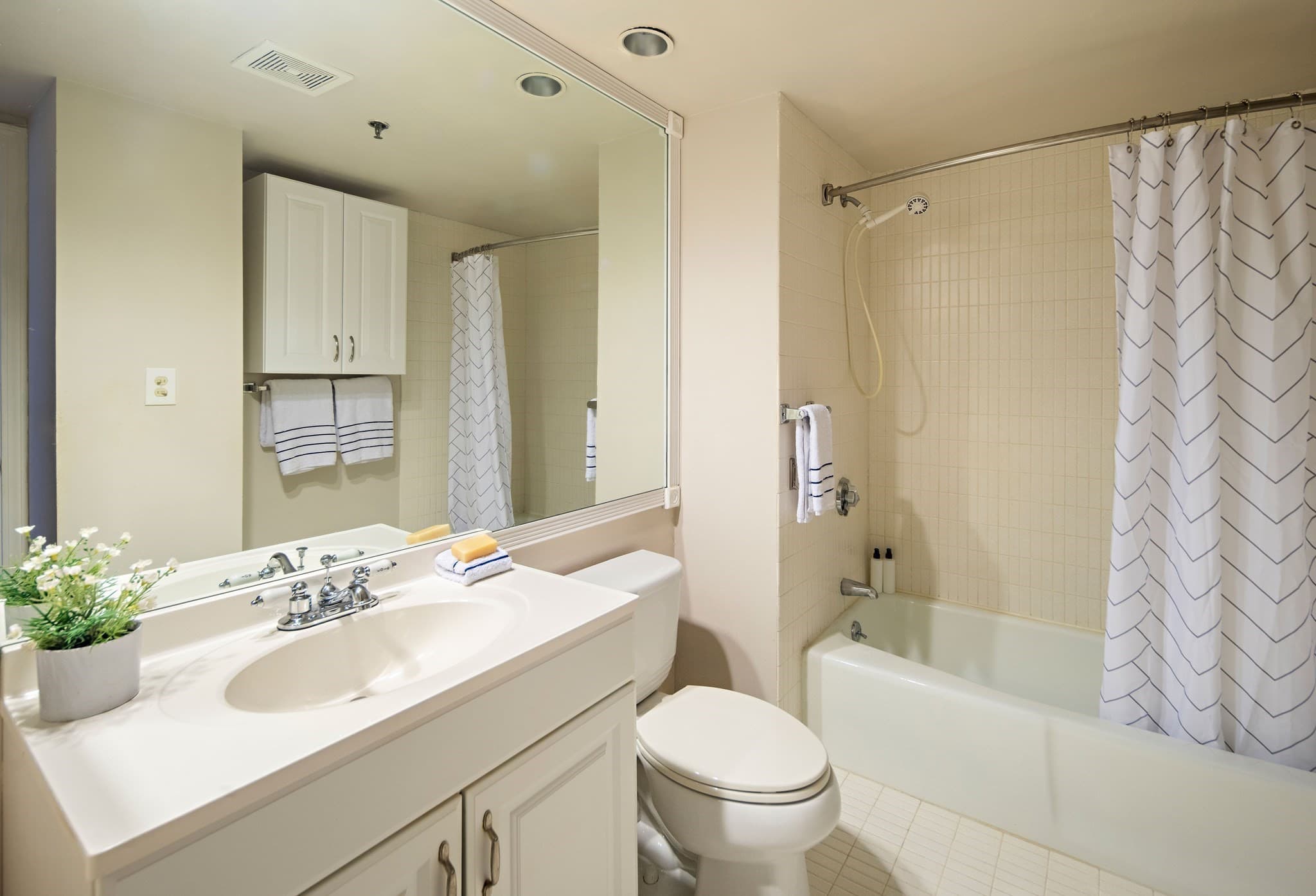 Condominium at 193 Oak St # 205E, Newton MA 02464, Newton, photo 8 of 11