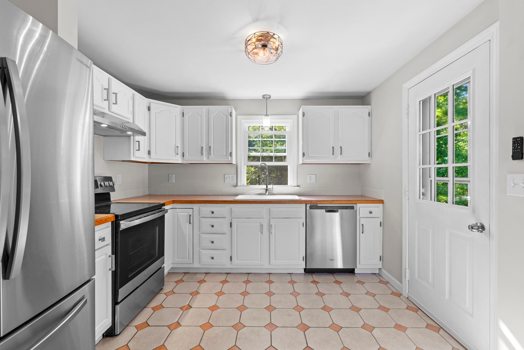 Single Family Residence at 27 Westdale Ave, Seekonk MA 02771, Seekonk, photo 6 of 28