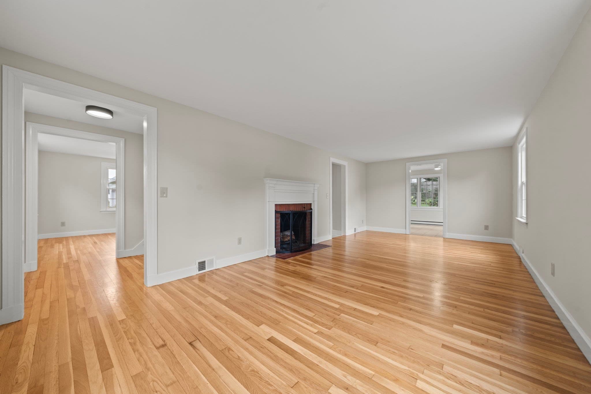 Single Family Residence at 9 Hillside Dr, Nashua NH 03064, Nashua, photo 6 of 39