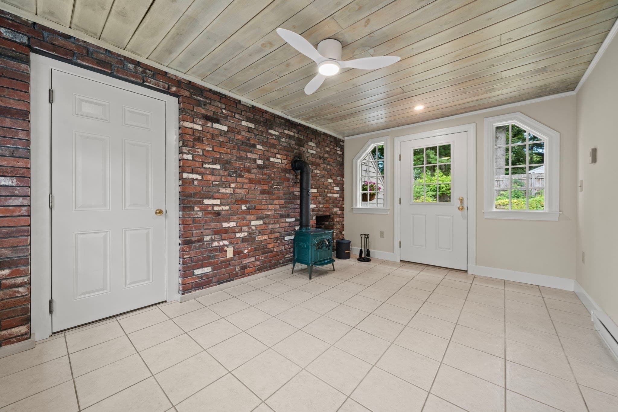 Single Family Residence at 9 Hillside Dr, Nashua NH 03064, Nashua, photo 14 of 39