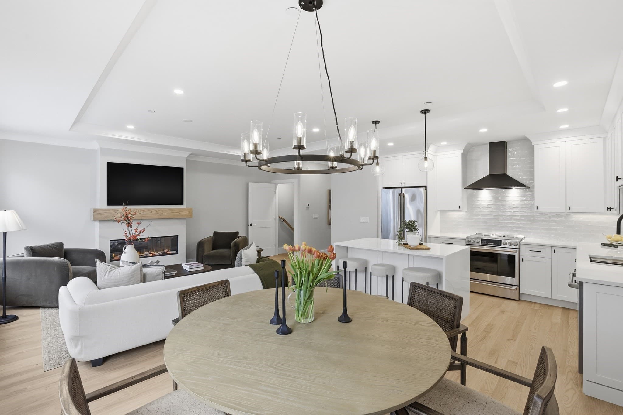Condominium at 36 Loomis # 102, Bedford MA 01730, Bedford, photo 3 of 17