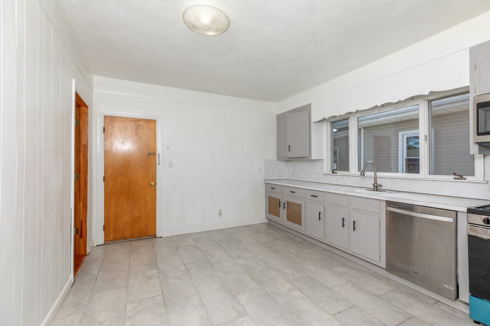 2 Family - 2 Units Up/Down at 1738-1740 North Shore Rd, Revere MA 02151, Revere, photo 9 of 41