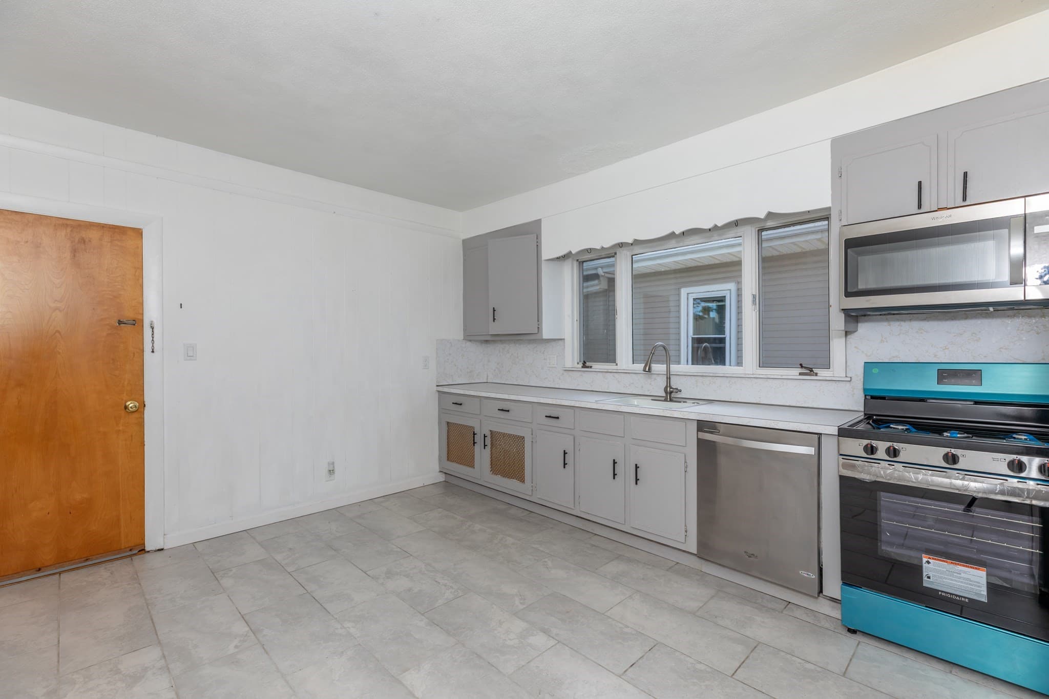 2 Family - 2 Units Up/Down at 1738-1740 North Shore Rd, Revere MA 02151, Revere, photo 10 of 41