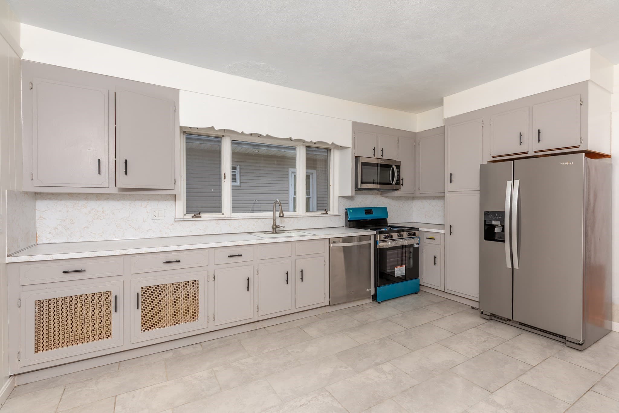 2 Family - 2 Units Up/Down at 1738-1740 North Shore Rd, Revere MA 02151, Revere, photo 8 of 41