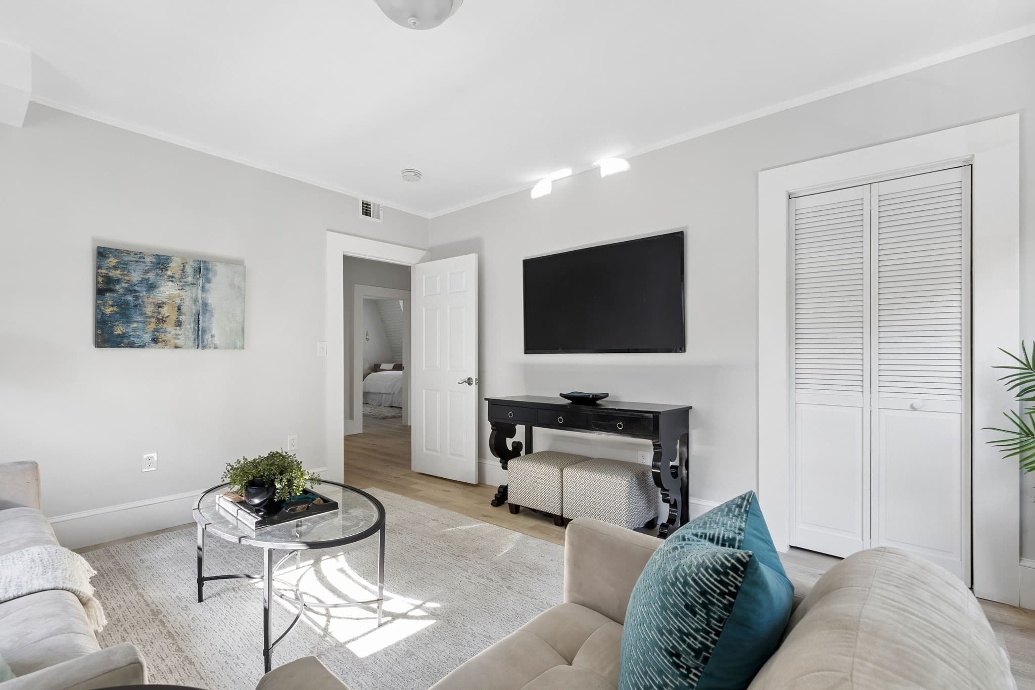 Condominium at 5 Kenwood St # 3, Somerville MA 02144, Somerville, photo 2 of 22