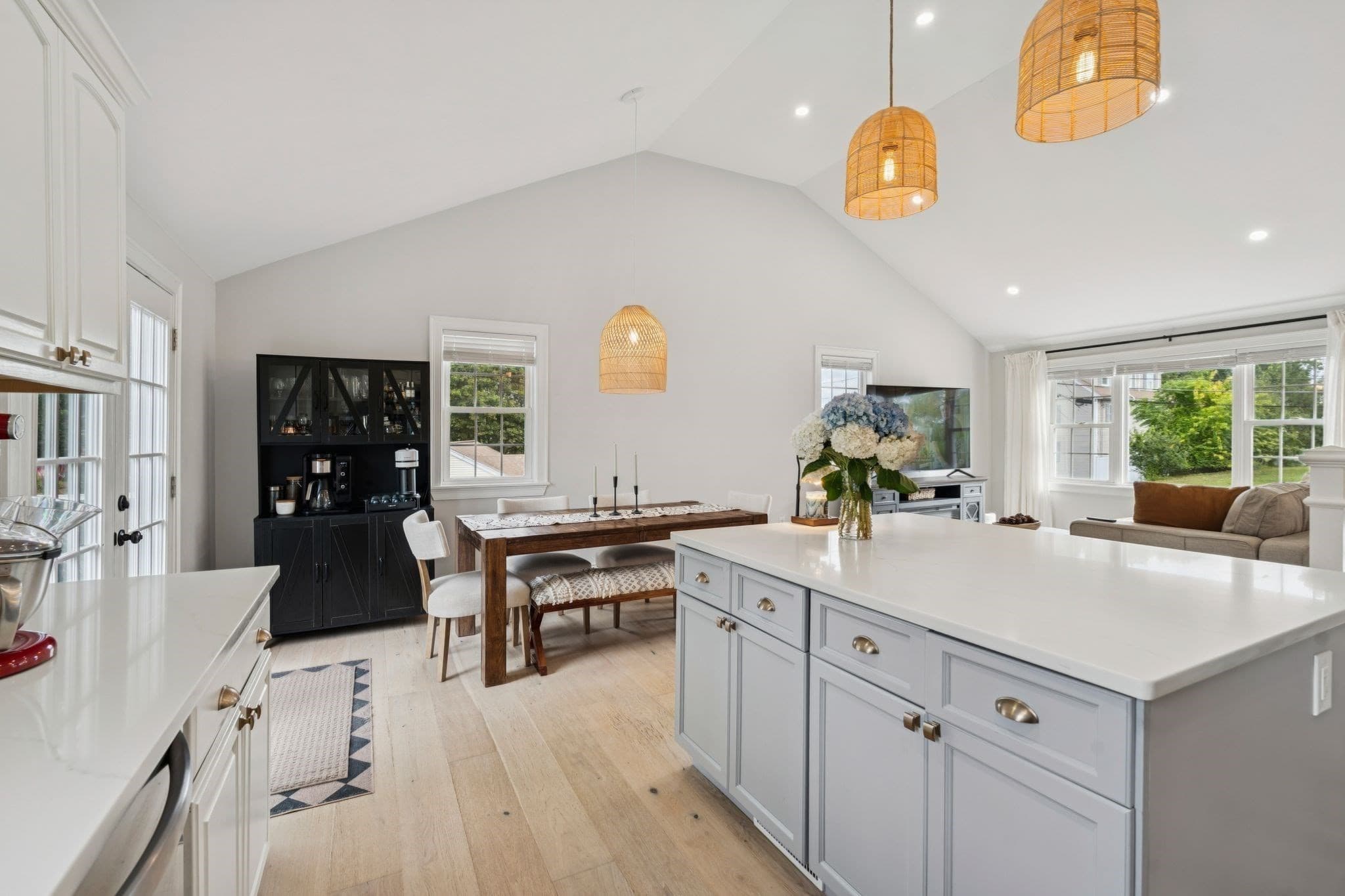 Single Family Residence at 8 Skyview Ln, Woburn MA 01801, Woburn, photo 6 of 24