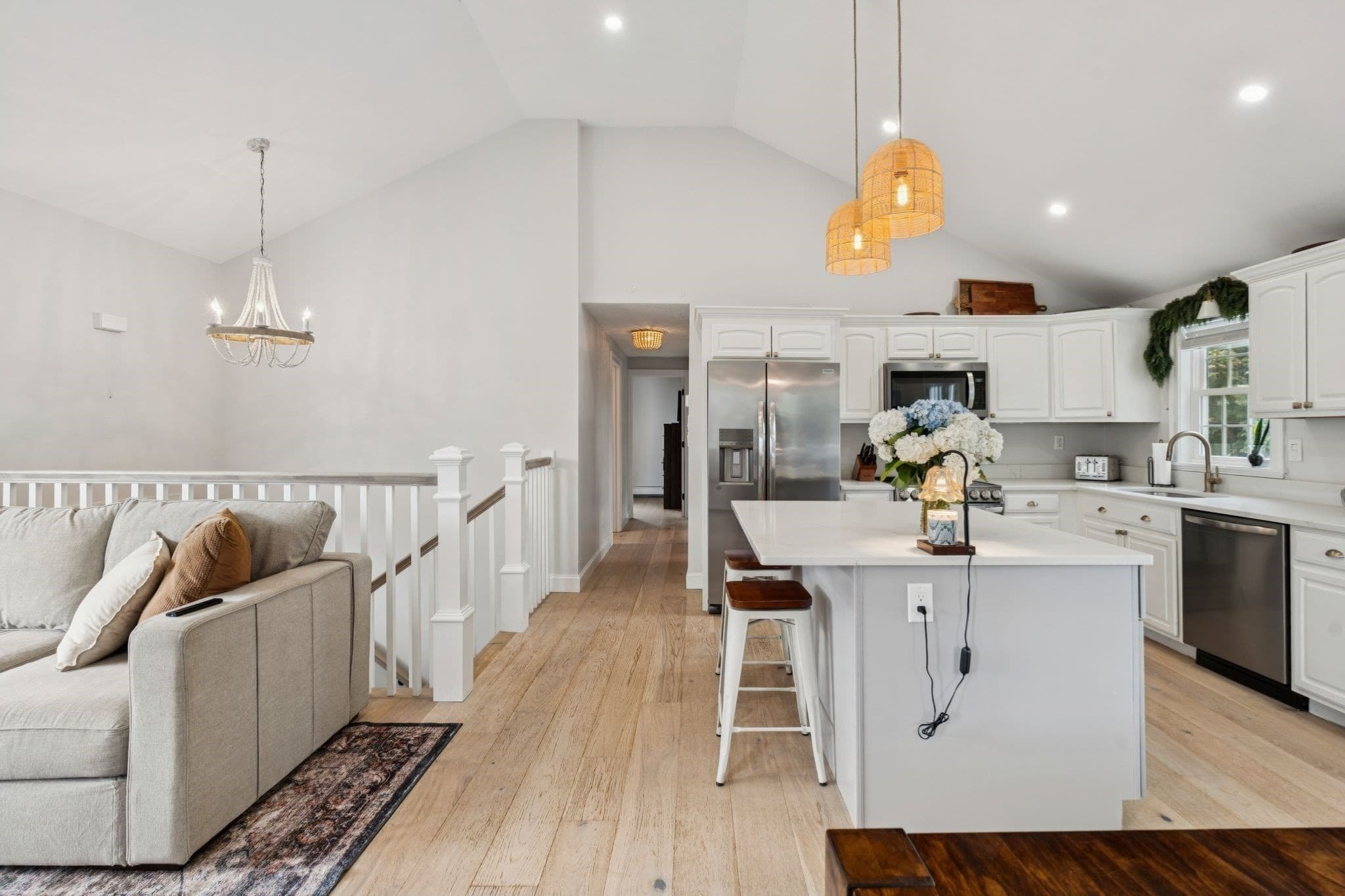 8 Skyview Ln, Woburn MA 01801