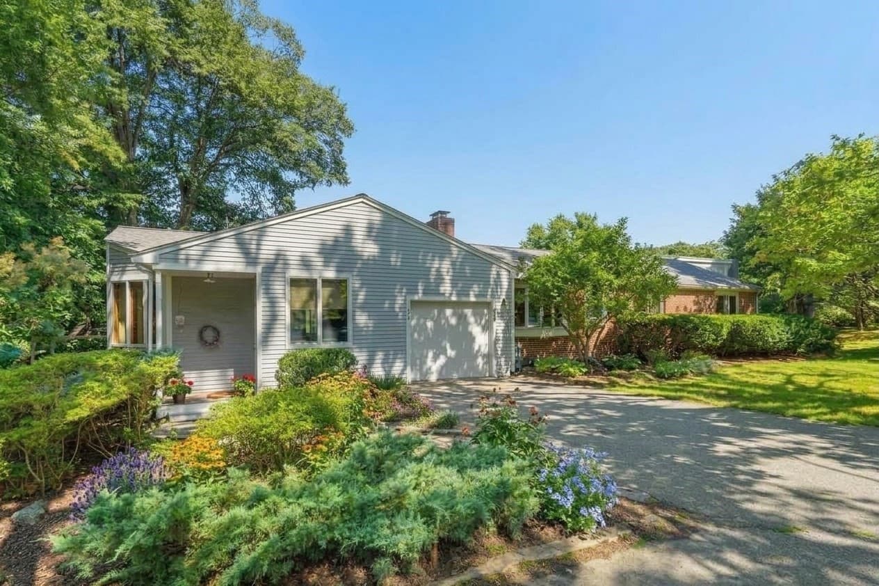 52 Hickory Rd, Sudbury MA 01776