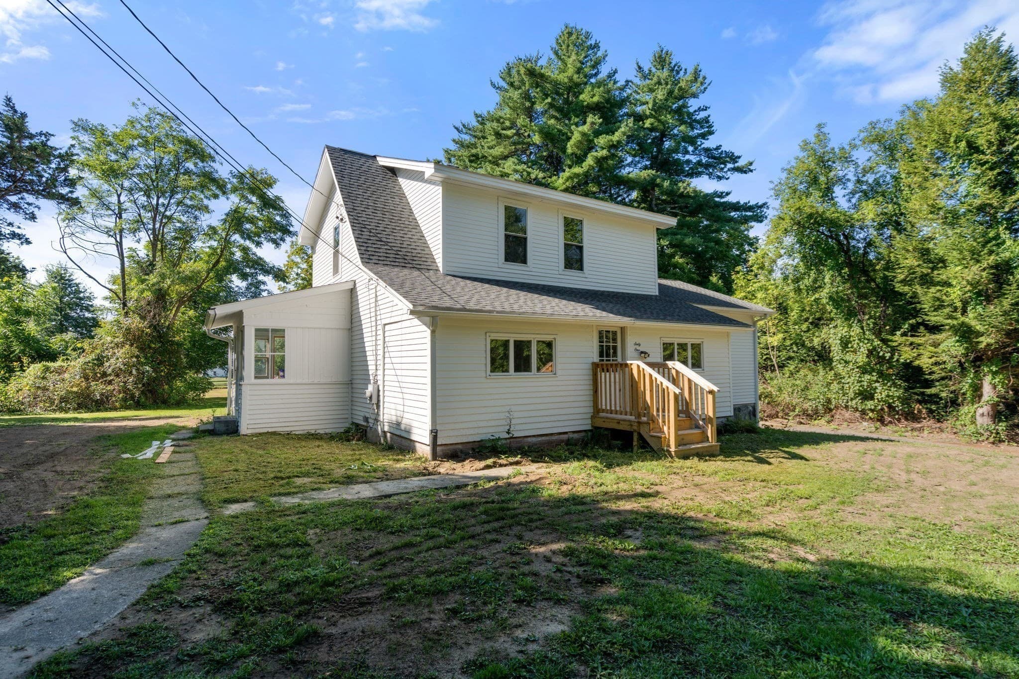 61 Pelham Rd, Amherst MA 01002