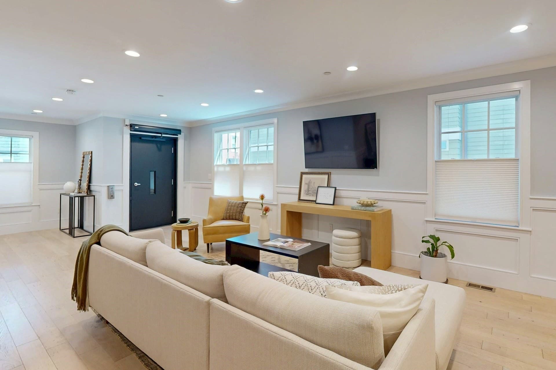 Condominium at 613 E 6th Street # 1, Boston MA 02127, Boston, photo 3 of 35