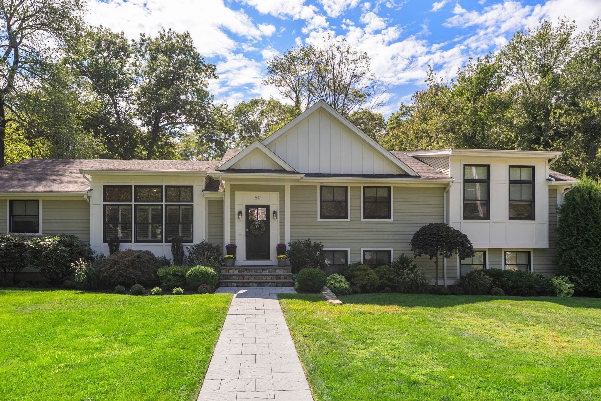 54 Edmunds Rd, Wellesley MA 02481